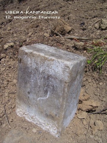 12 mugarria, Iturrriotz