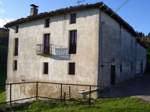 Amentzelaga baserria behekaldetik