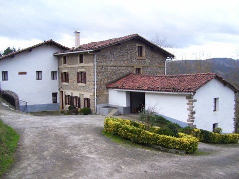 Ugesarri baserria, iparraldia